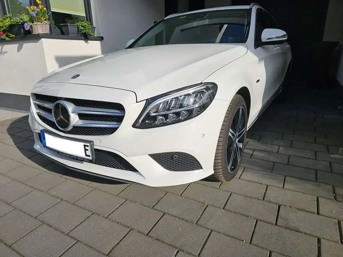 Gebraucht Mercedes C300e 306 PS (225 kW) 2019 Weiß Kombi