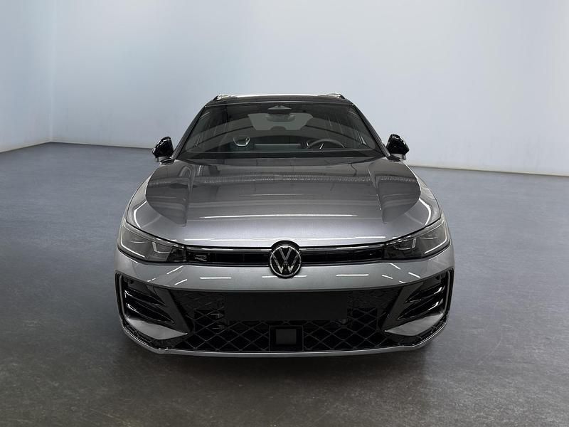 Neu VW Passat R-line 193 PS (141 kW) 2025 5x  diabase grey met. Kombi