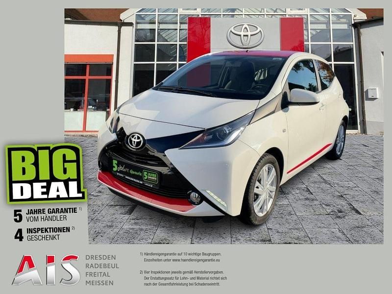 Weiß Gebraucht 2015 Toyota Aygo X-play Kleinwagen | 10.690 € (Fairer Preis) - Bild 1/3