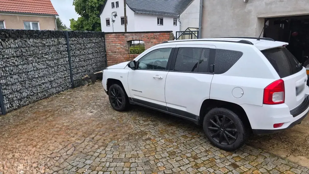 Gebraucht Jeep Compass 163 PS (119 kW) 2012 Weiß SUV