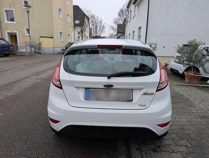 Gebraucht Ford Fiesta Trend 60 PS (44 kW) 2014 Weiß Kleinwagen