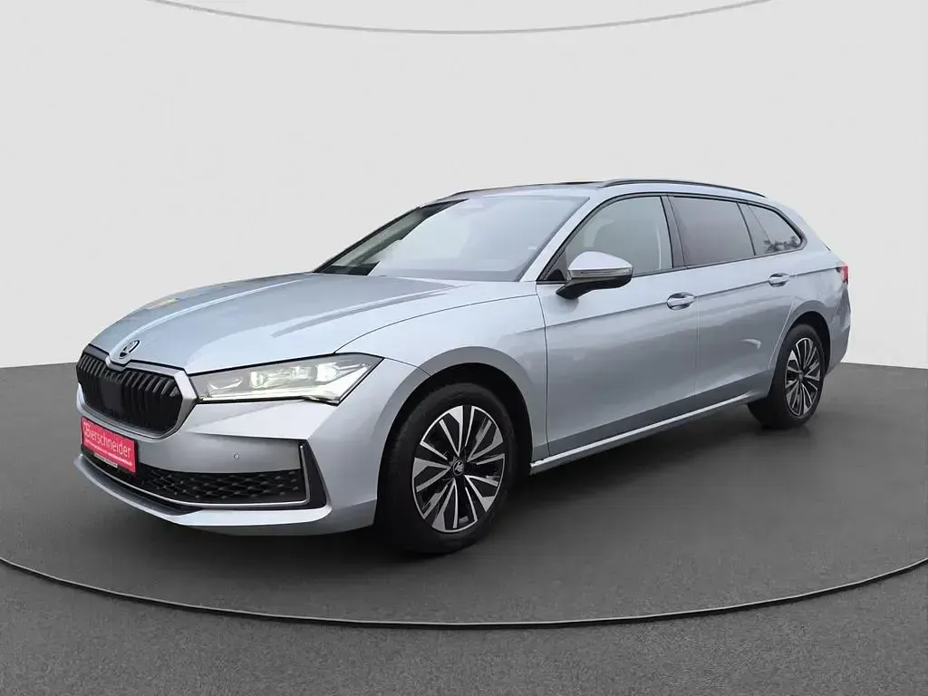 Gebraucht Skoda Superb Selection 265 PS (194 kW) 2025 Pebble silber metallic Kombi