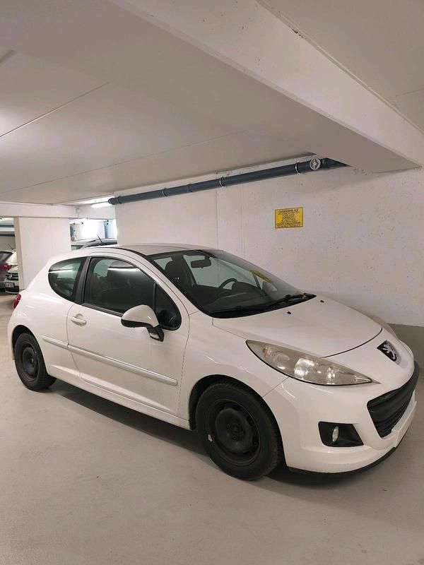 Gebraucht Peugeot 207 2011 Weiß Kleinwagen