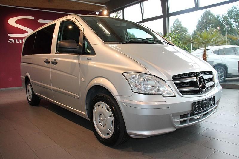Silber Gebraucht 2012 Mercedes Vito Van / Kleinbus | 15.000 € - Bild 1/4
