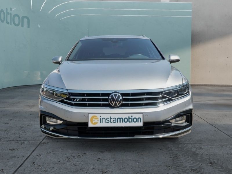 Gebraucht VW Passat 150 PS (110 kW) 2022 Silber Van / Kleinbus