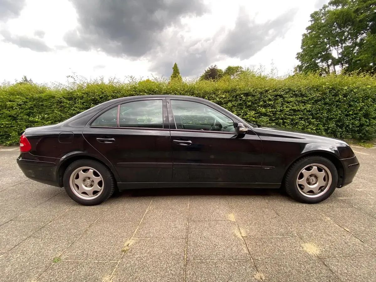 Gebraucht Mercedes E200 163 PS (119 kW) 2003 Schwarz Limousine