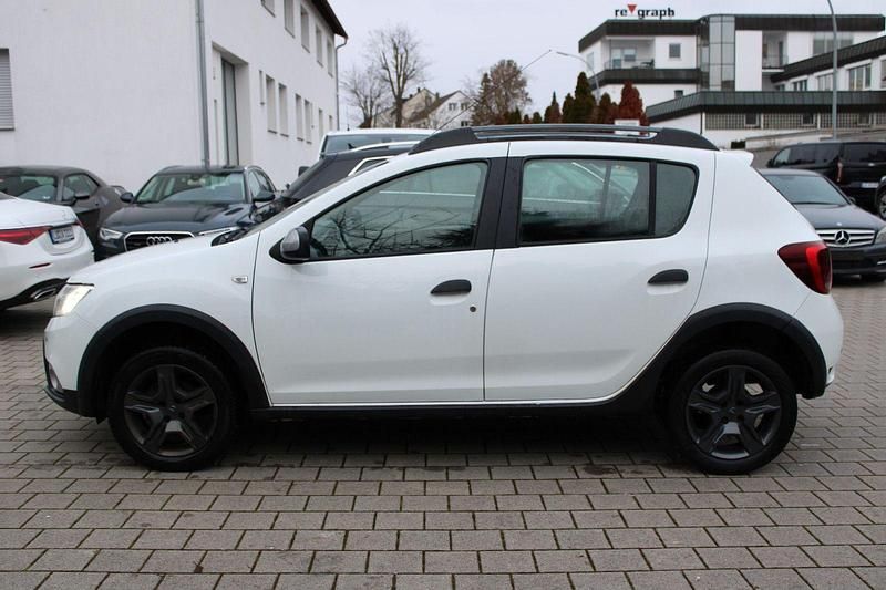 Gebraucht Dacia Sandero Celebration 90 PS (66 kW) 2017 Weiß Kleinwagen