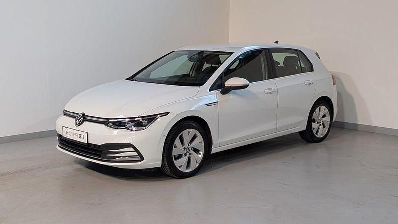 Weiß Gebraucht 2022 VW Golf VIII Style Limousine | 24.475 € (Guter Preis) - Bild 1/4
