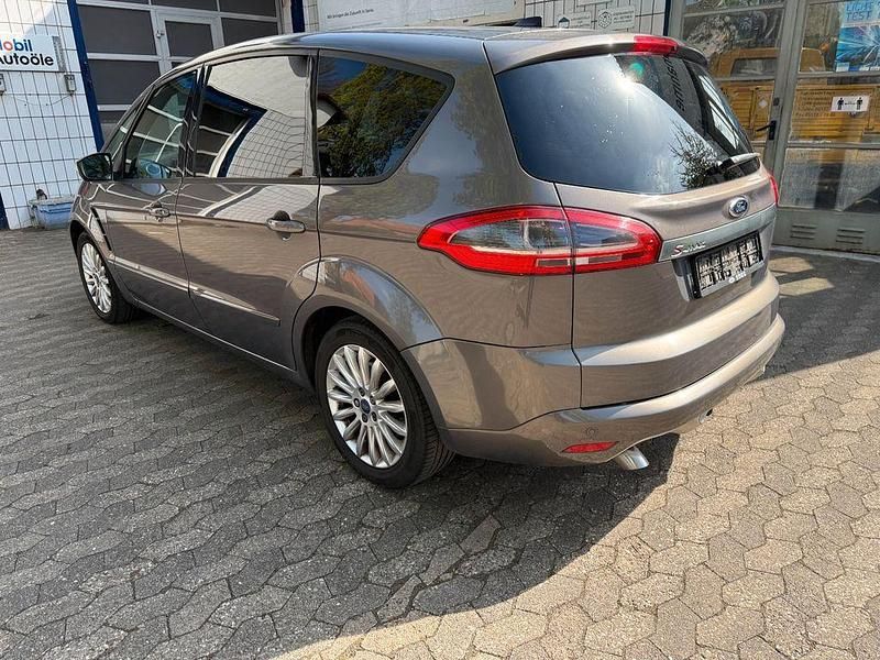 Używany Ford S-MAX Ambiente 140 KM (102 kW) 2013 Brązowy Minivan