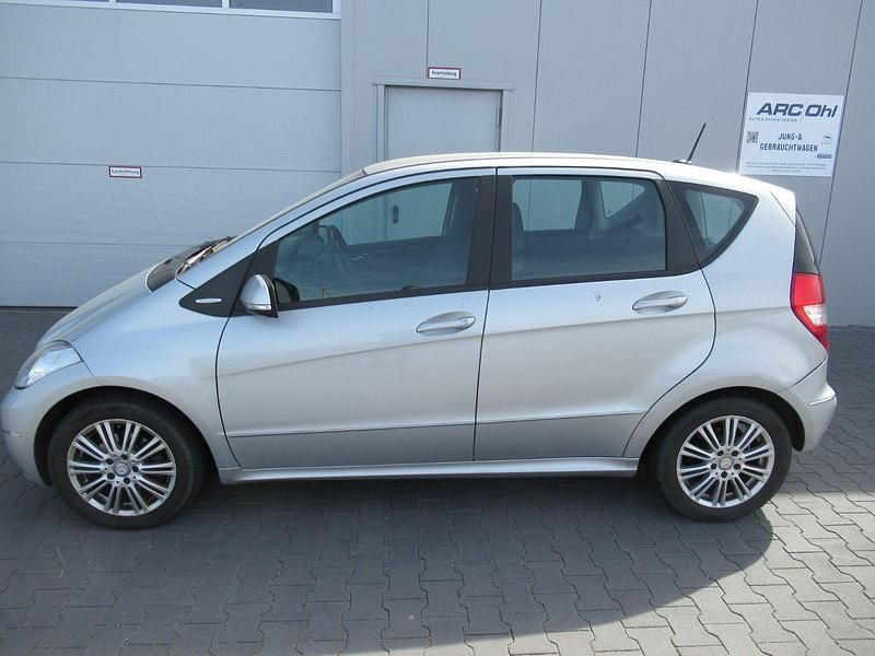 Gebraucht Mercedes A180 Elegance 109 PS (80 kW) 2010 Silber Van / Kleinbus