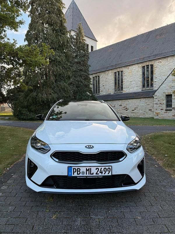 Weiß Gebraucht 2018 Kia Ceed Sportswagon Kombi | 11.500 € (Guter Preis) - Bild 1/4