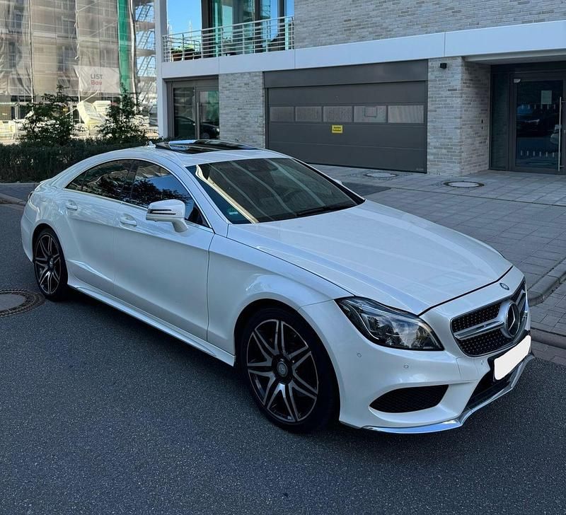 Weiß Gebraucht 2015 Mercedes CLS350 AMG line Plus Coupé | 19.900 € (Superpreis) - Bild 1/4