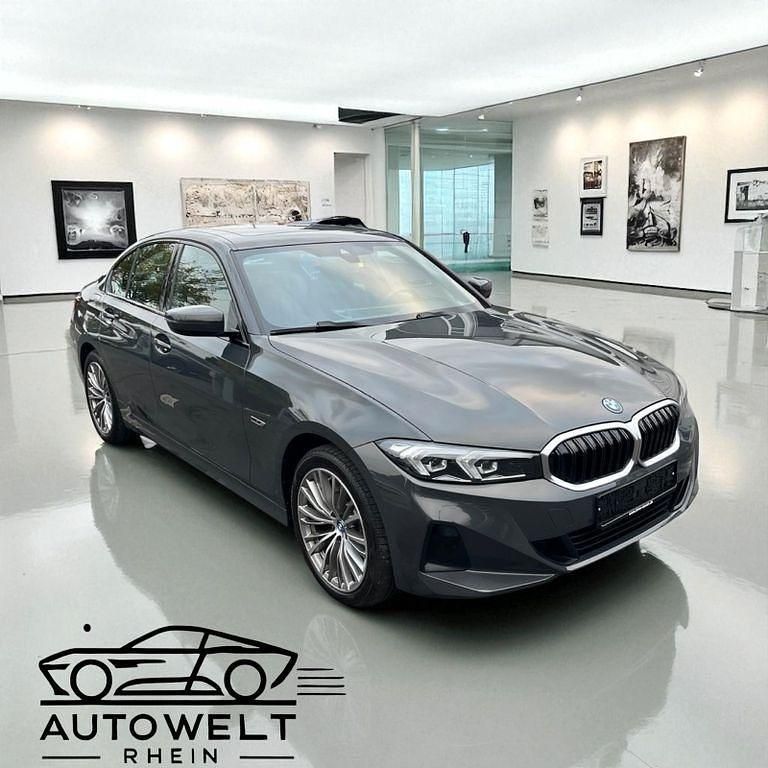 Gebraucht BMW 330e Performance 184 PS (135 kW) 2022 Grau Limousine