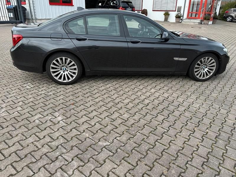 Second-hand BMW 750 408 CP (300 kW) 2008 Gri Berlinǎ