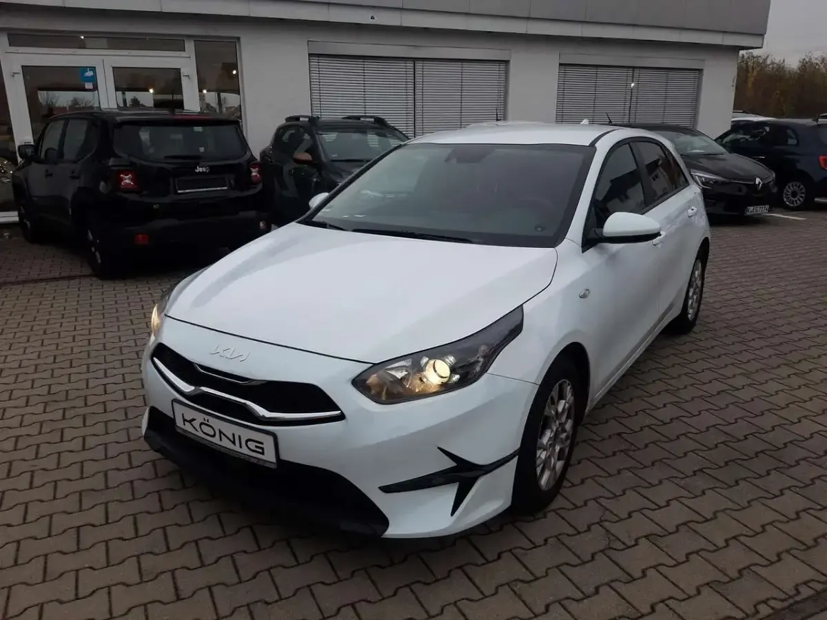 Usado Kia Ceed Edition 7 101 CV (74 kW) 2023 Blanco Utilitario