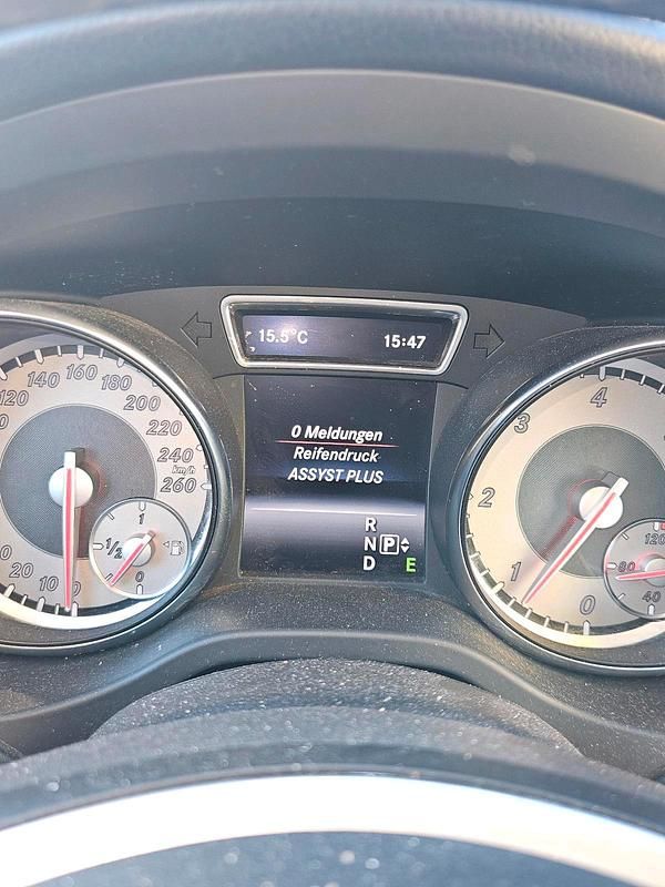 Gebraucht Mercedes CLA220 170 PS (125 kW) 2013 Violett Limousine