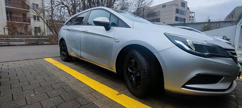 Silber Gebraucht 2018 Opel Astra Kombi | 5.990 € - Bild 1/3