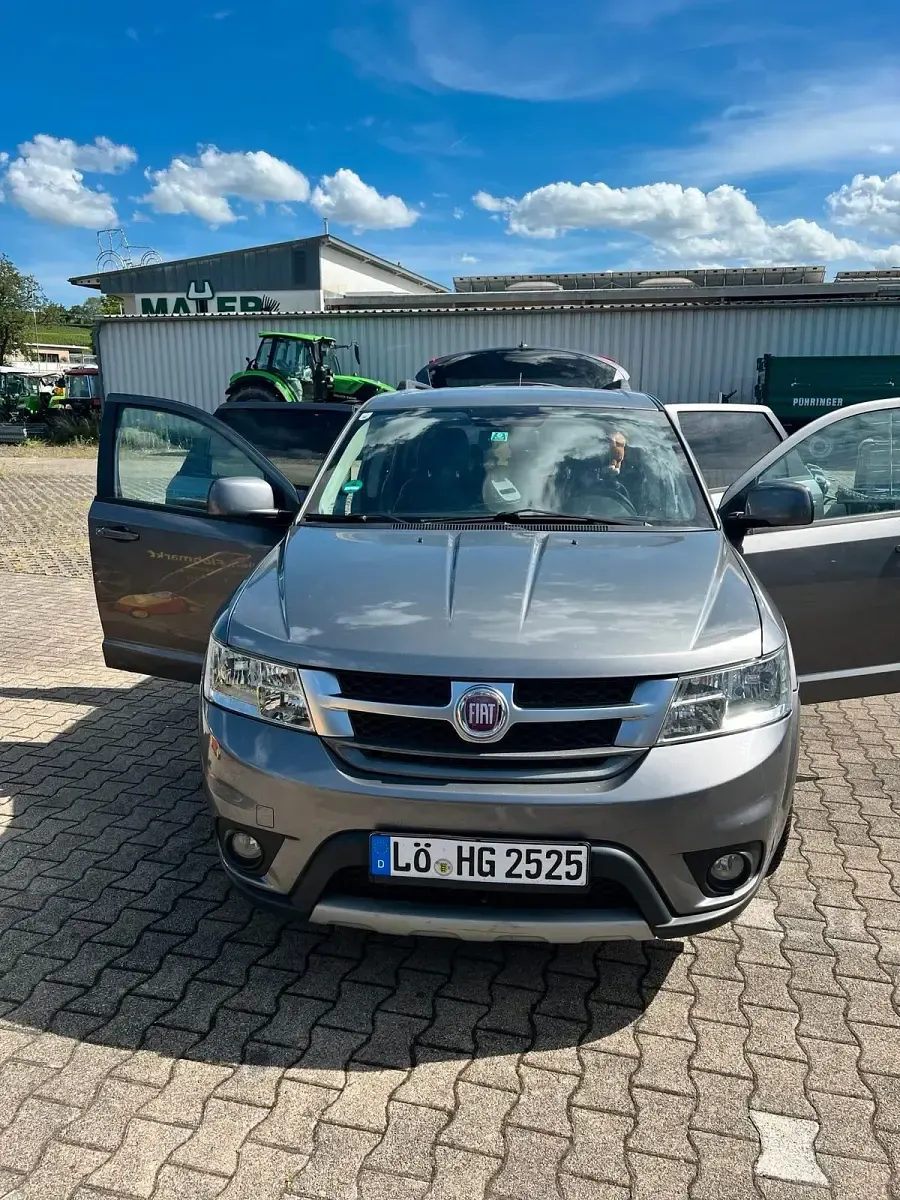 Gebraucht Fiat Freemont 140 PS (102 kW) 2012 Grau SUV