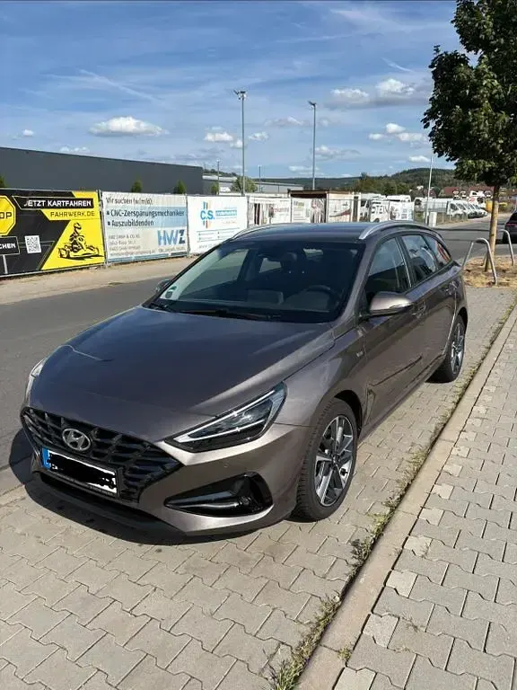 Gebraucht Hyundai i30 Trend 160 PS (117 kW) 2024 Braun Limousine
