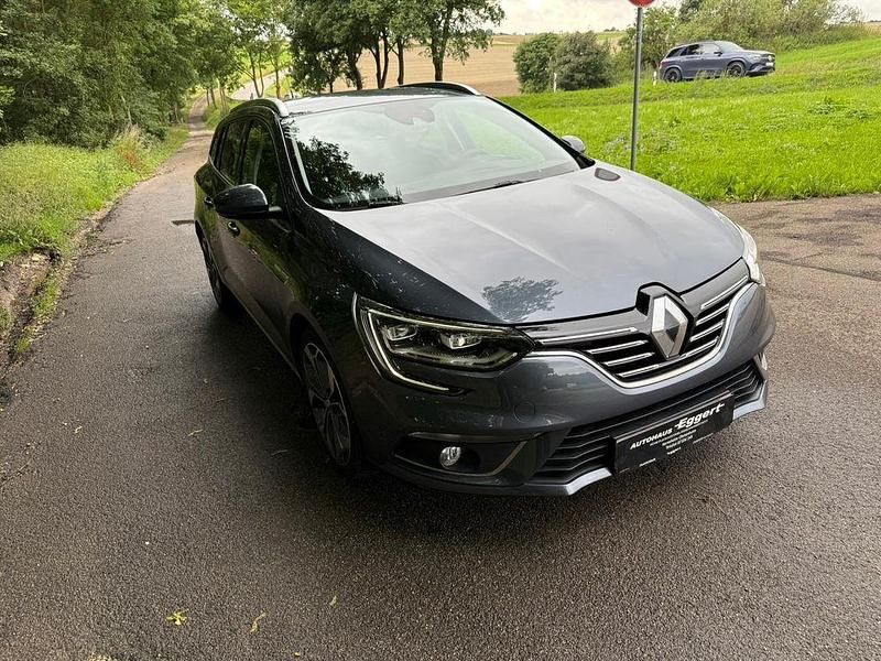 Grau Gebraucht 2017 Renault Mégane IV Intens Limousine | 10.990 € (Guter Preis) - Bild 1/4