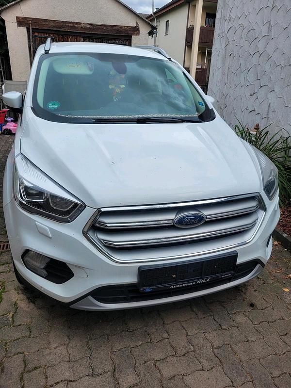 Weiß Gebraucht 2019 Ford Kuga SUV | 15.900 € (Guter Preis) - Bild 1/4