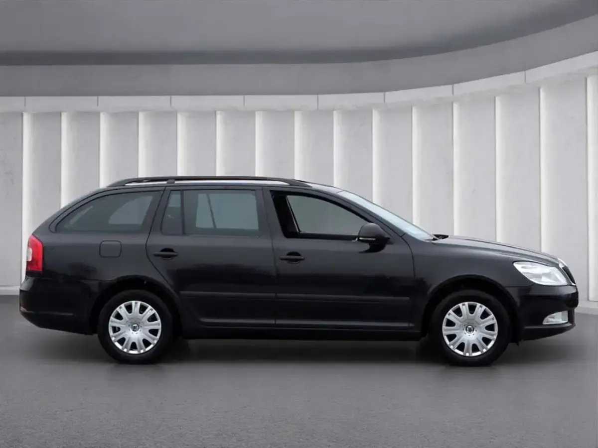 Gebraucht Skoda Octavia Ambition 105 PS (77 kW) 2012 Schwarz Kombi