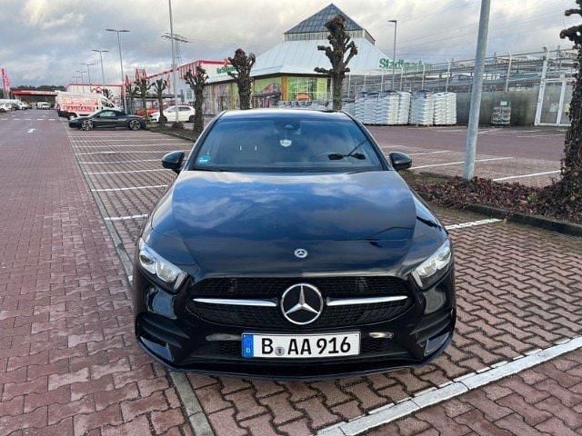 Gebraucht Mercedes A180 AMG 116 PS (85 kW) 2018 Schwarz metallic Limousine