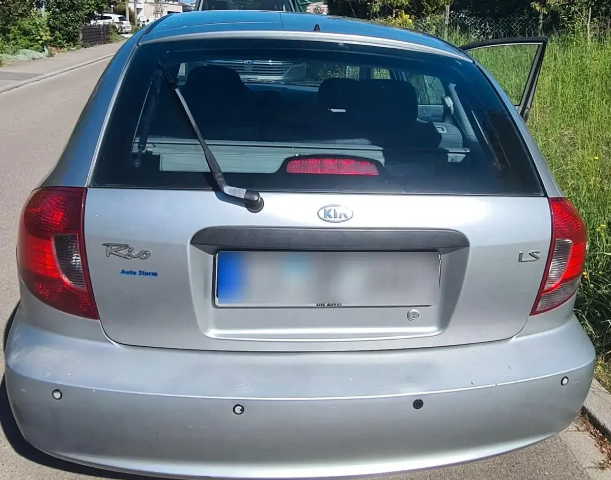 Gebraucht Kia Rio 97 PS (71 kW) 2003 Silber Limousine
