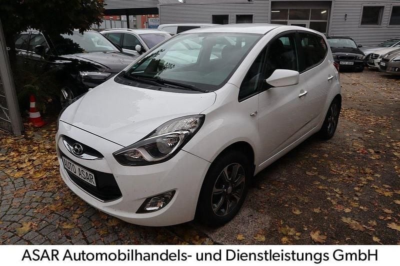 Weiß Gebraucht 2015 Hyundai ix20 Van / Kleinbus | 5.980 € (Superpreis) - Bild 1/4