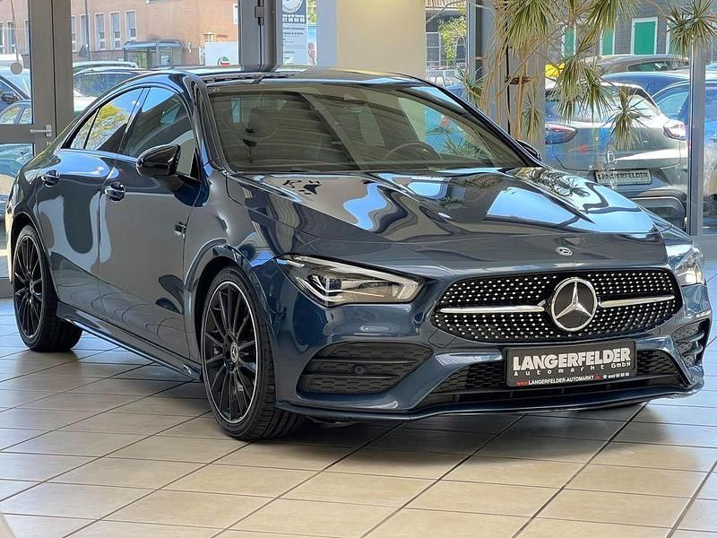 Denimblau metalliclack Gebraucht 2019 Mercedes CLA200 AMG line Limousine | 27.999 € (Etwas zu teuer) - Bild 1/4