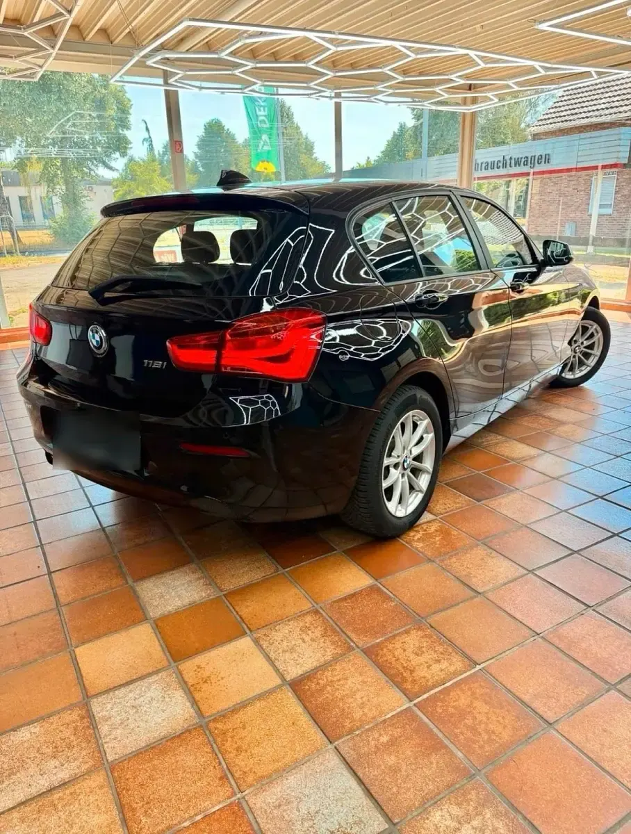 Gebraucht BMW 118 Sport Line 136 PS (100 kW) 2017 Schwarz Limousine