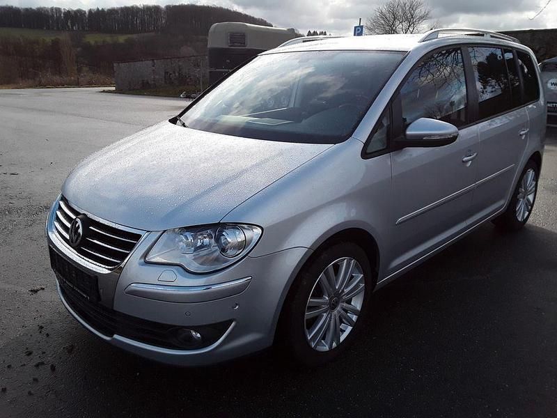 Silber Gebraucht 2010 VW Touran Highline Van / Kleinbus | 8.100 € (Fairer Preis) - Bild 1/4