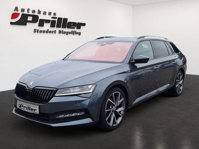 Grau Gebraucht 2021 Skoda Superb SportLine Kombi | 31.900 € (Teuer) - Bild 1/4