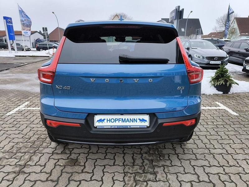 Gebraucht Volvo XC40 Plus 163 PS (119 kW) 2022 Fjord blue / metallic SUV