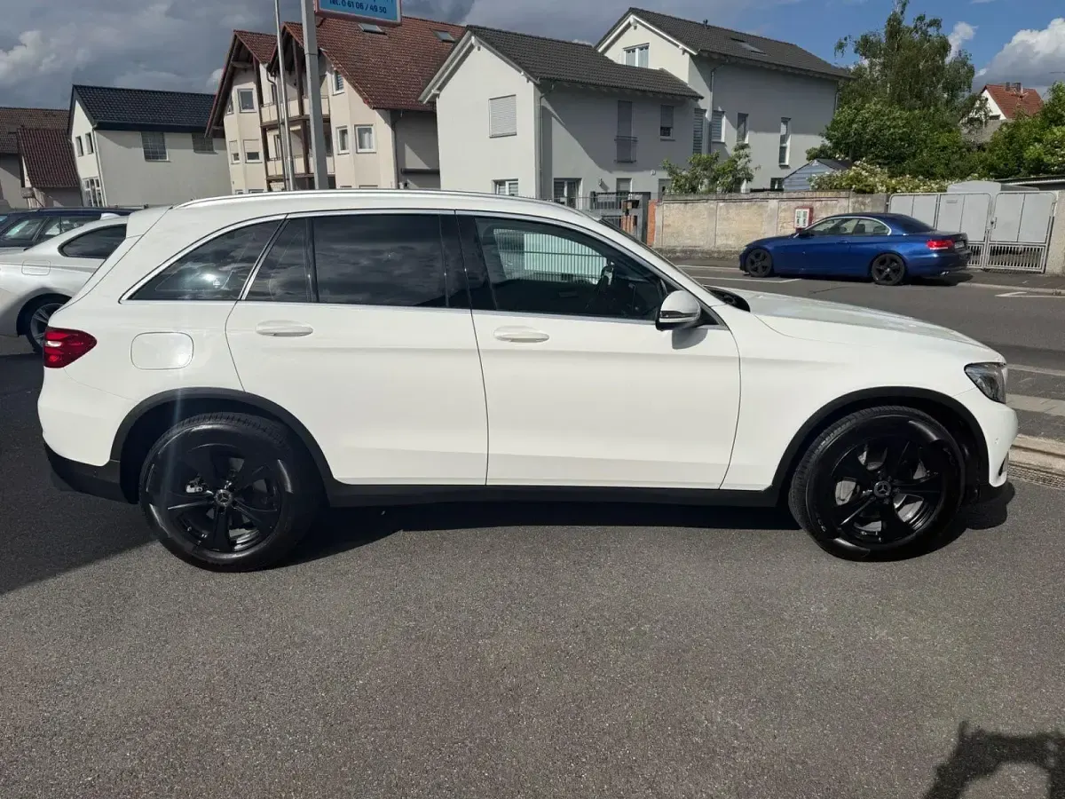 Gebraucht Mercedes GLC250 211 PS (155 kW) 2018 Weiß SUV