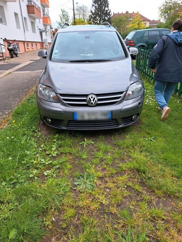 Grau Gebraucht 2008 VW Golf V Limousine | 2.750 € (Fairer Preis) - Bild 1/4