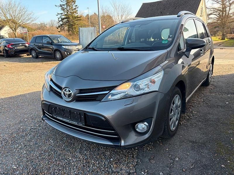 Gebraucht Toyota Verso Limited 147 PS (108 kW) 2017 Grau Van / Kleinbus