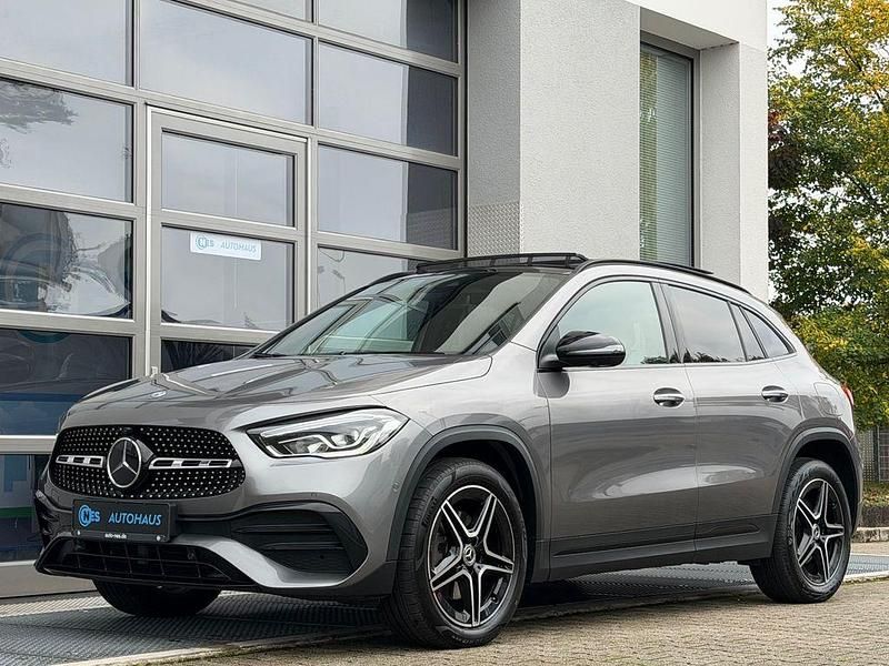 Grau Gebraucht 2022 Mercedes GLA250 AMG SUV | 31.590 € (Fairer Preis) - Bild 1/4