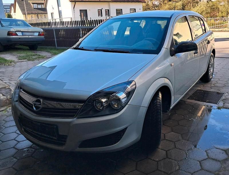 Second-hand Opel Astra 90 CP (66 kW) 2009 Argintiu Hatchback