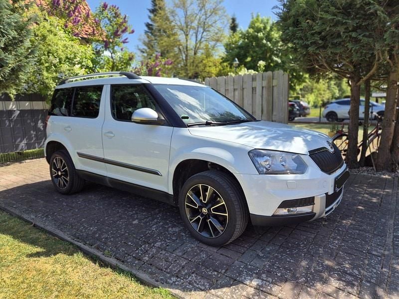 Weiß Gebraucht 2016 Skoda Yeti SUV | 10.900 € (Fairer Preis) - Bild 1/4