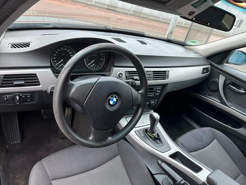 Gebraucht BMW 320 150 PS (110 kW) 2006 Grau Limousine