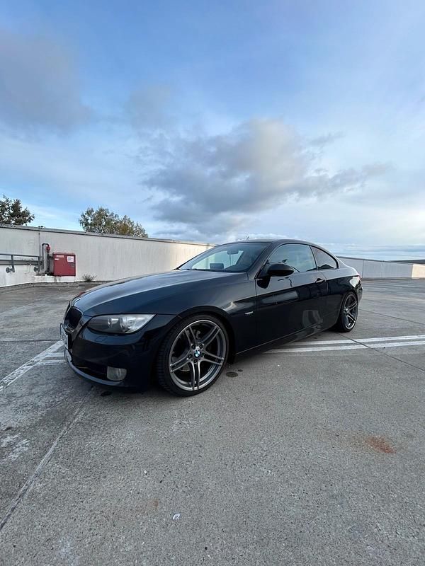 Gebraucht BMW 325 218 PS (160 kW) 2008 Schwarz Coupé