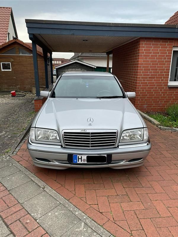 Silber Gebraucht 1997 Mercedes C240 Limousine | 6.200 € (Fairer Preis) - Bild 1/4