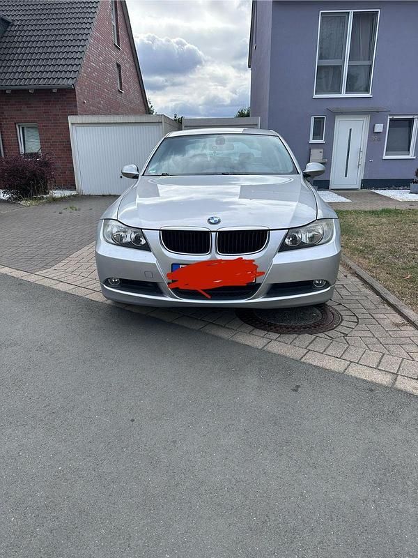 Silber Gebraucht 2008 BMW 318 Limousine | 3.700 € (Superpreis) - Bild 1/4