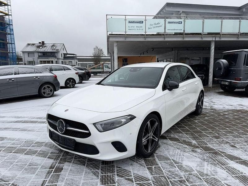 Weiß Gebraucht 2022 Mercedes A220 Night Limousine | 23.900 € (Superpreis) - Bild 1/4