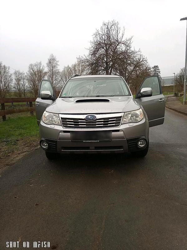 Silber Gebraucht 2009 Subaru Forester SUV | 4.650 € - Bild 1/4