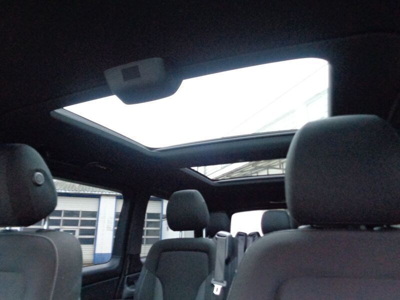 Grau Gebraucht 2020 Mercedes V300 Edition Van / Kleinbus | 37.999 € (Teuer) - Bild 1/4