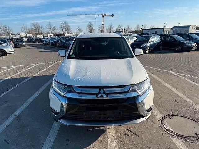 Weiß Gebraucht 2017 Mitsubishi Outlander Edition SUV | 8.999 € (Guter Preis) - Bild 1/4