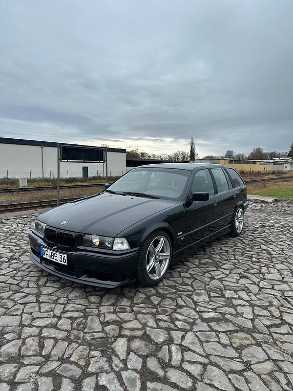 Schwarz Gebraucht 1998 BMW 323 Kombi | 5.150 € (Guter Preis) - Bild 1/4