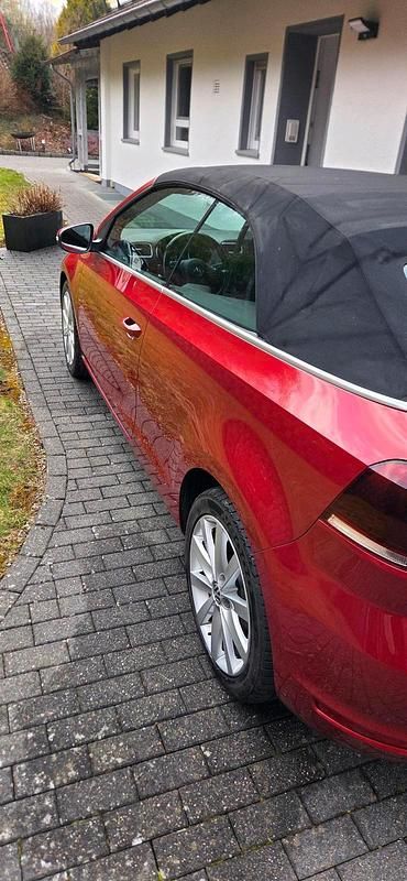 Second-hand VW Golf 105 CP (77 kW) 2011 Roșu Cabrio